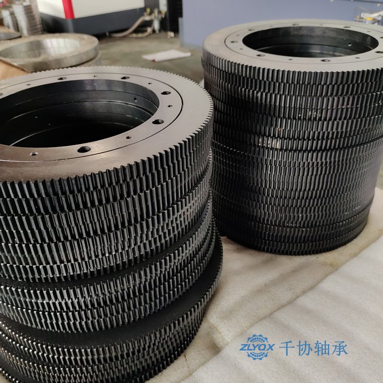 [ZLYQX]轉(zhuǎn)盤軸承底座的結(jié)構(gòu)是怎么設(shè)計(jì)的？